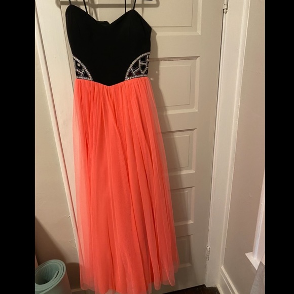 David’s Bridal (Blondie Nites) Prom Dress - Picture 6 of 12